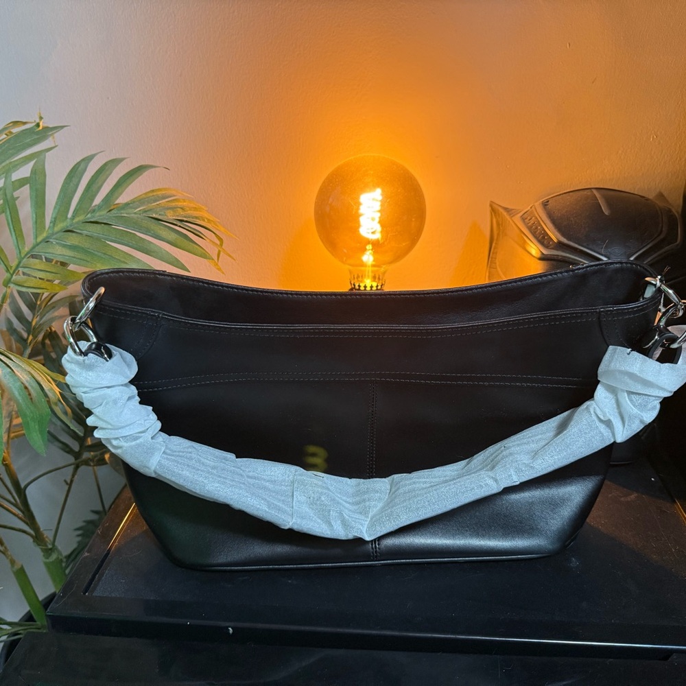 Chic Black and Gray Shoulder Bag with Sleek Design